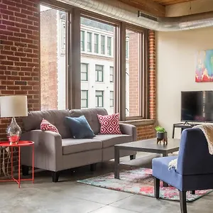 large-open-1br-loft-citys-center-near-dining.saint-louishotels.com/